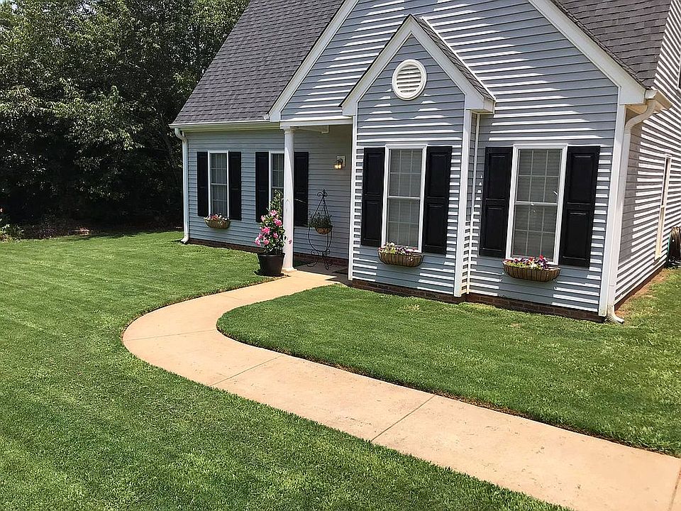 2nd image of 104 Wisteria Way
