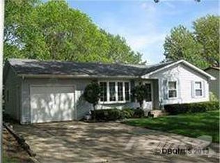 2144 Saint John Dr, Dubuque, IA 52002