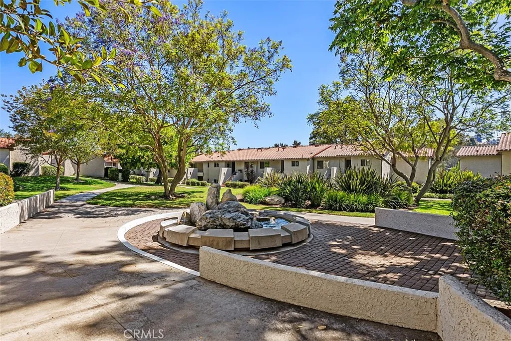 2 bed, 1045 sqft, $3,995 — Photo 2