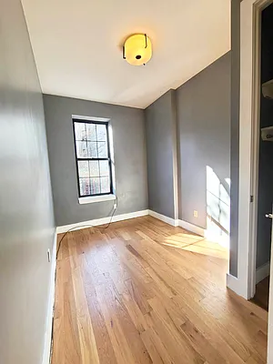 Rented by Delmark Realty LLC | media 38