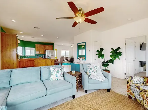 60 Northview Dr, Rockport, TX 78382