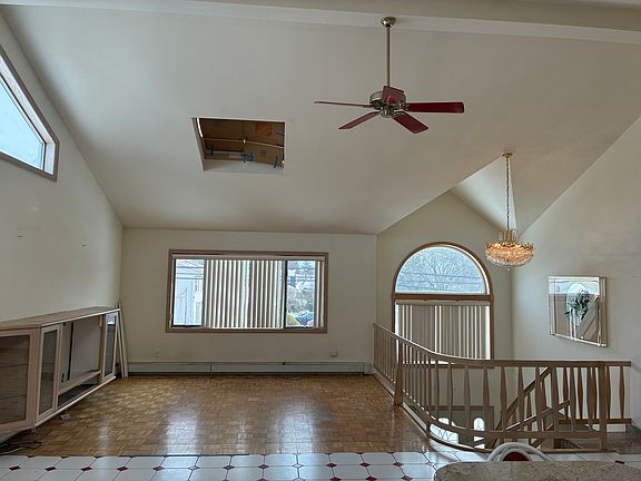 2nd image of 1553 Prospect Ave