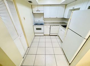 3096 Collin Dr APT B, West Palm Beach, FL 33406