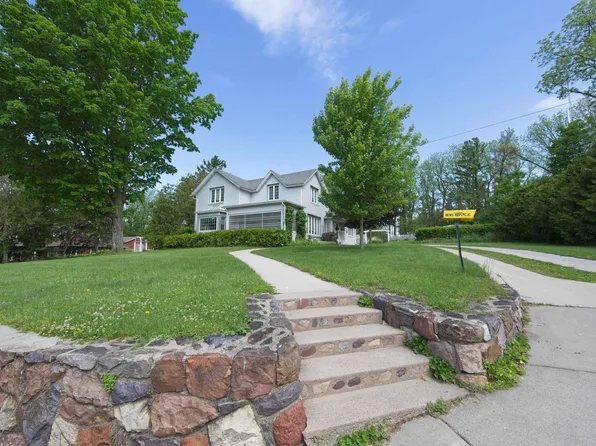 304 10th Ave, Baraboo, WI 53913