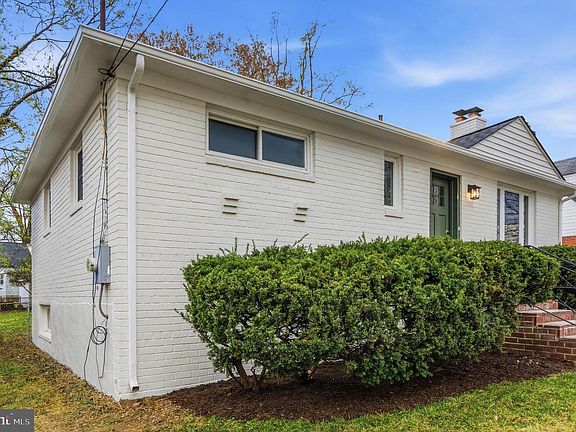 3rd image of 3608 Janet Rd
