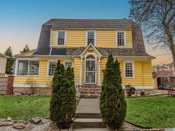 12-40 Beech Court, College Point, NY 11356