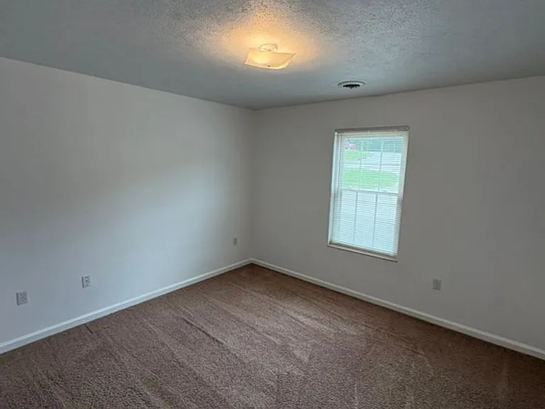 181-187 Anglea Cir — Photo 7