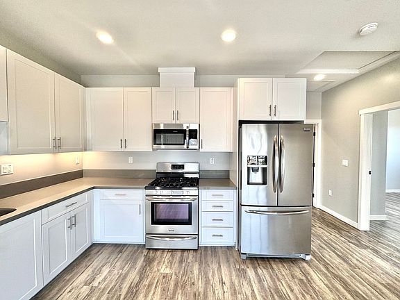 2nd image of 325 Robinson Ave #301