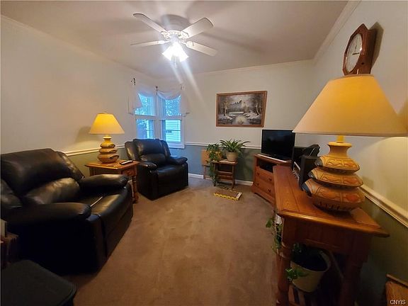 4th image of 209 Orchard Dr W