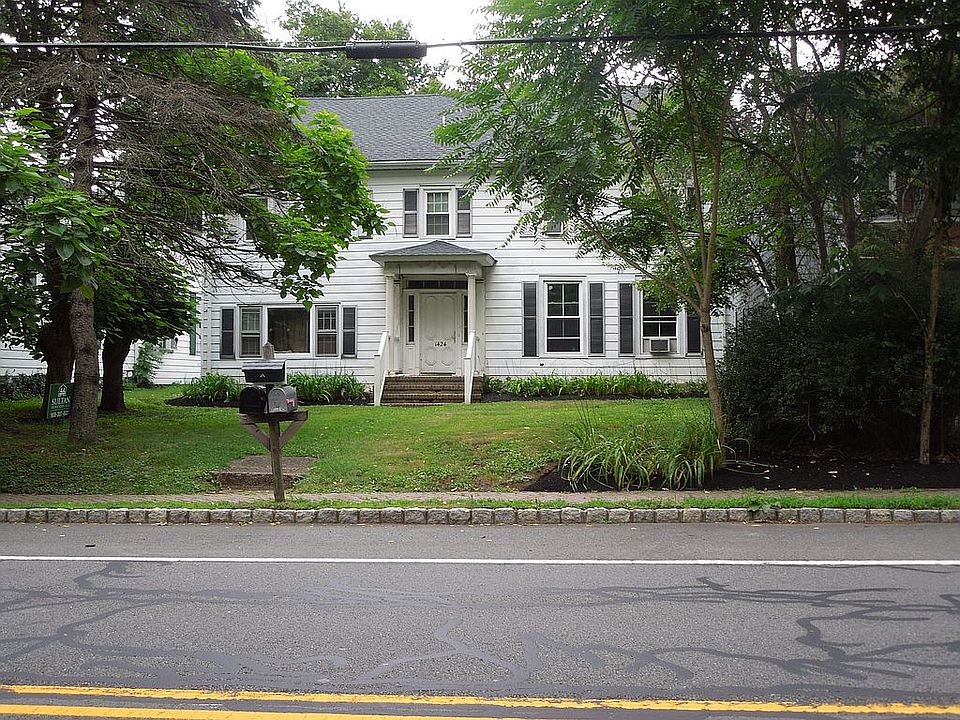 Front facing River Road