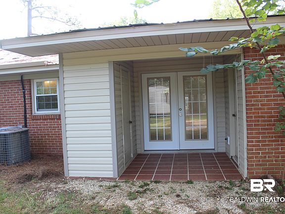 3rd image of 912 Westwood Cir