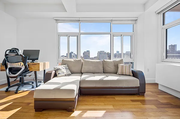 Sold by Nest Seekers International | media 4