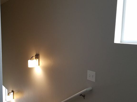 5th image of 203 13th St Unit C