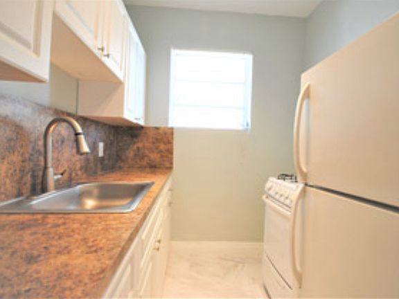 4th image of 715 Michigan Ave APT 6
