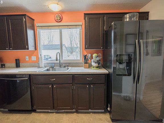 3rd image of 1808 SE 176th Pl