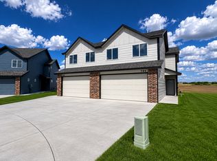 744 E Briarbrook Ct, Valley Center, KS 67147