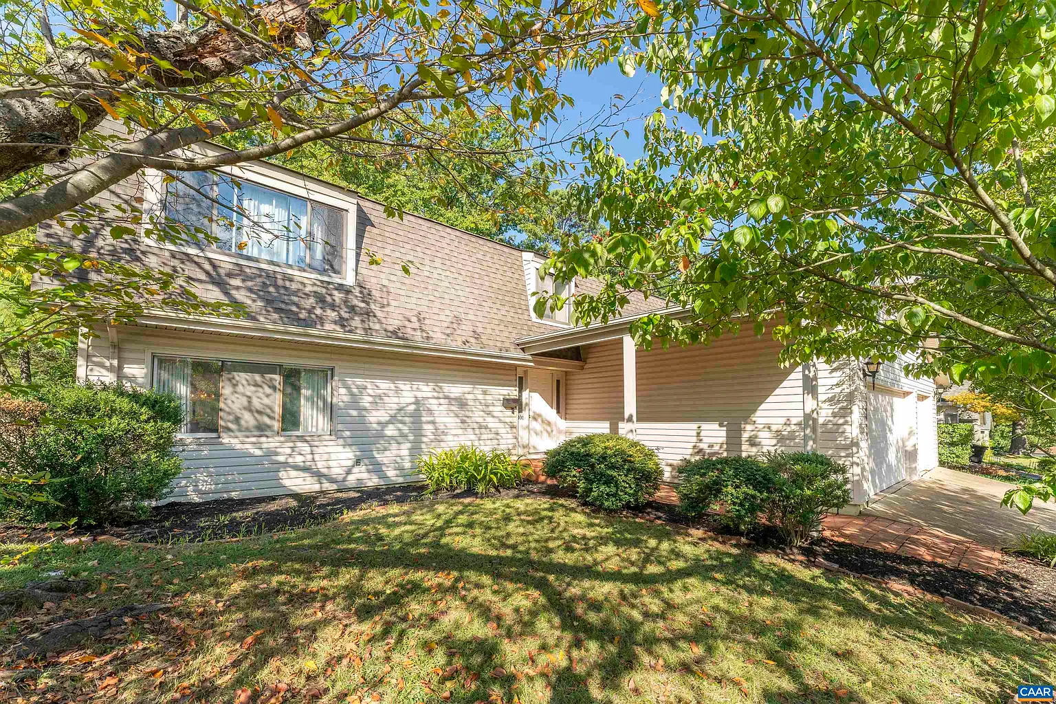 301 Lake Forest Ln photo 1