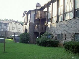 2nd image of 1404 Camelot Dr