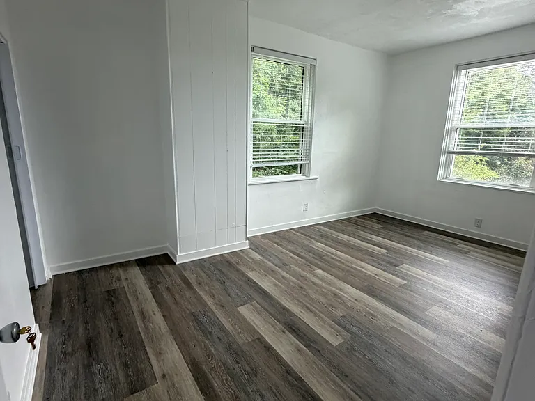 142 Robinson St — Photo 22