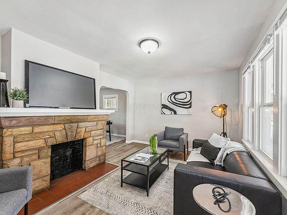 4th image of 1571 Duxberry Ave