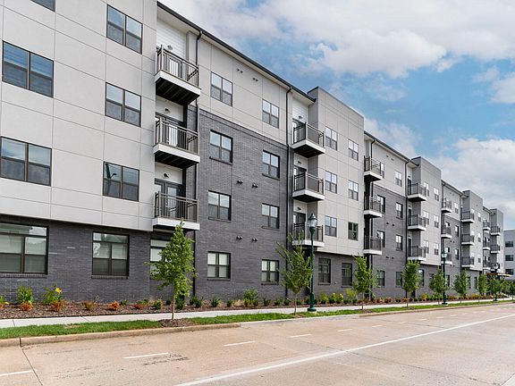 2nd image of 782 Riverfront Pkwy Unit 123