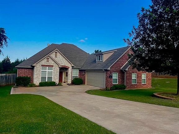 2nd image of 1009 S Shumard Dr
