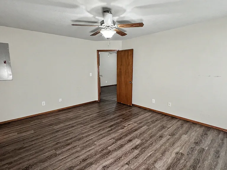 1231 Turner Pl — Photo 9