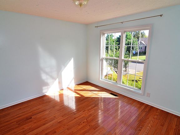 2nd image of 3419 Poplar Hl