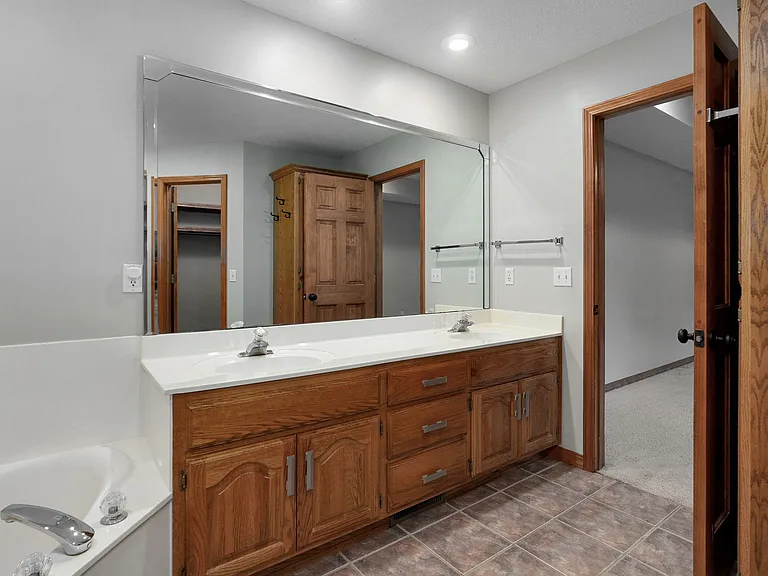 2624 W Lasalle St — Photo 20
