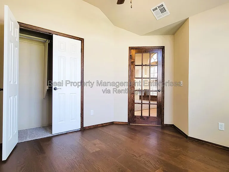 4500 Oasis Ct — Photo 15