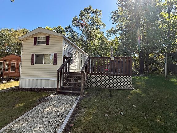 3rd image of 27-18 Woodhaven Dr E
