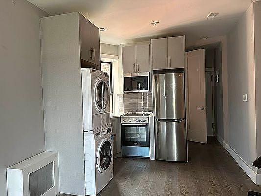 1st image of 228 E 116th St APT 24