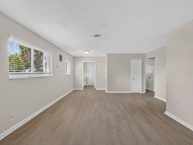 2961 NE 7th Ave #B — Photo 4