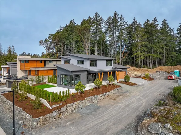 656 Medalist Ave, Colwood, BC V9C 0R7