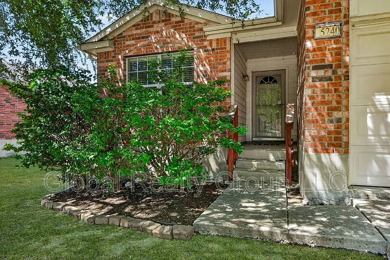 3 bed, 2.0 bath, 1758 sqft, $1,595 — Photo 3