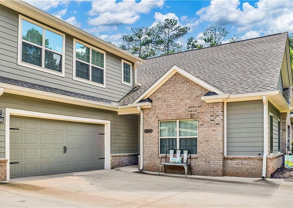 1st image of 1916 Grove Field Ln
