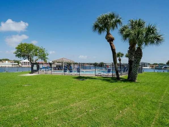 2701 Bayhouse Dr, Rockport, TX 78382