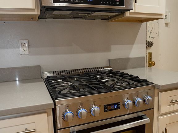 3rd image of 306 Jefferson St #2F