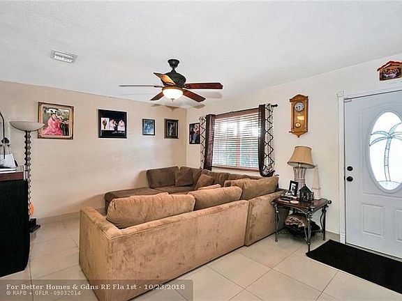 4th image of 1710 SW 70th Ave