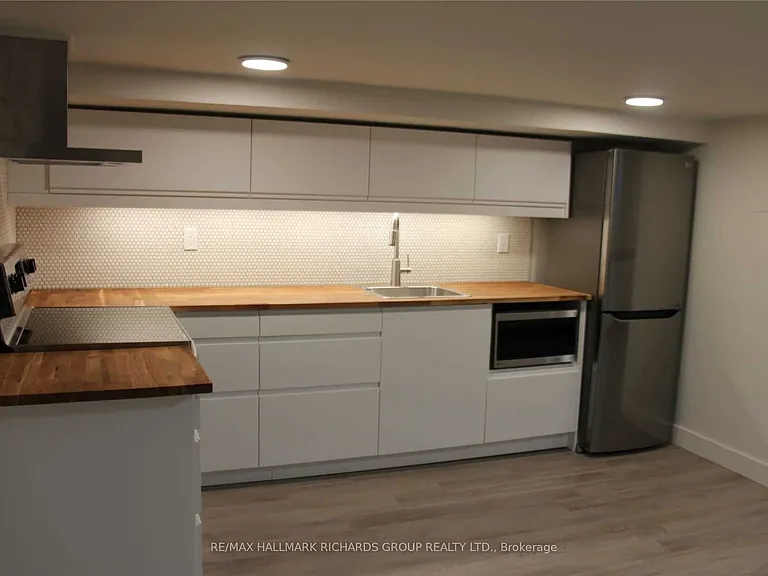 34 Hammersmith Ave #LOWER — Photo 7