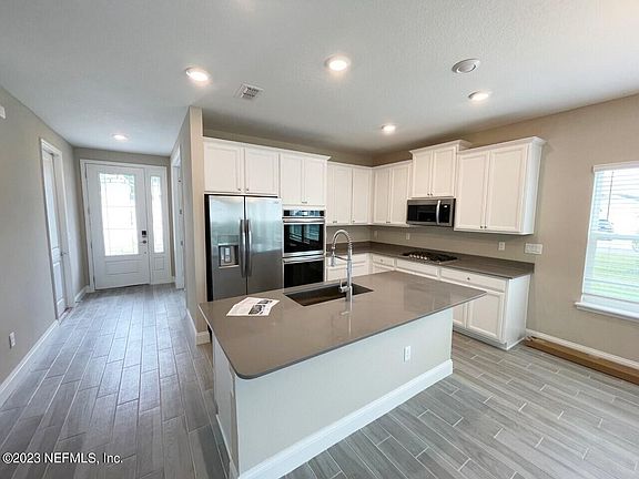 2nd image of 809 STILLWATER Boulevard