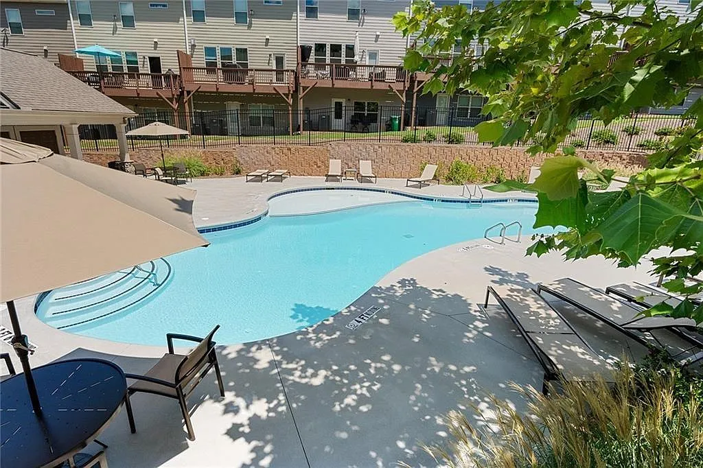 4 bed, 3.5 bath, 2407 sqft, $4,500 — Photo 3
