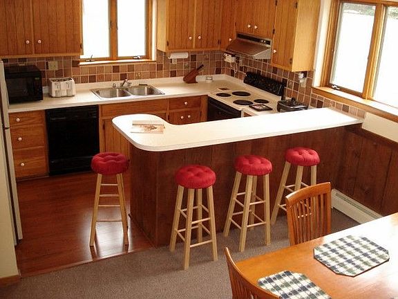 Lower Level Kitchen-Dining area