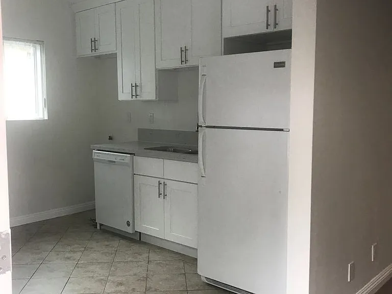 85 N Craig Ave — Photo 8