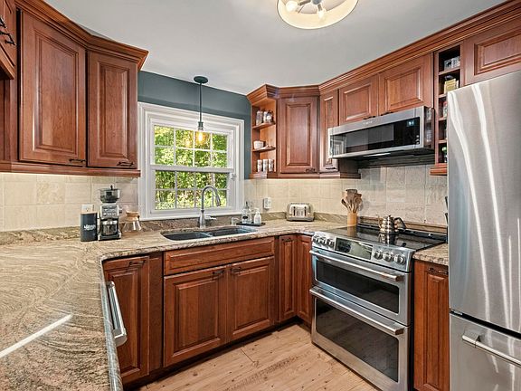 3rd image of 16 Juniper Drive