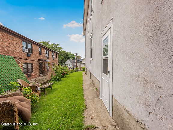 4th image of 170 Castleton Ave