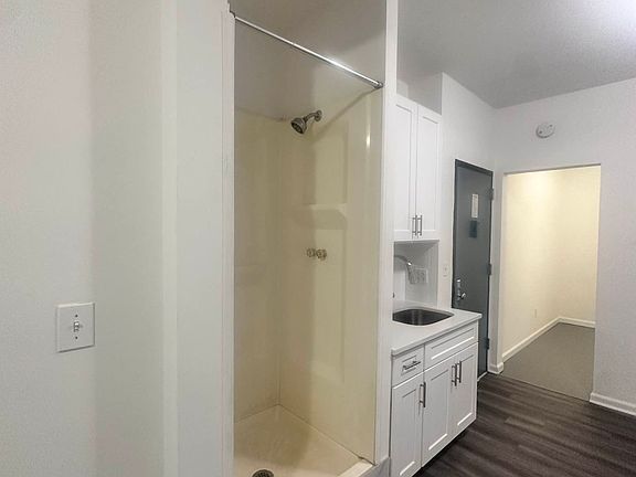 4th image of 344 E 62nd St APT 20