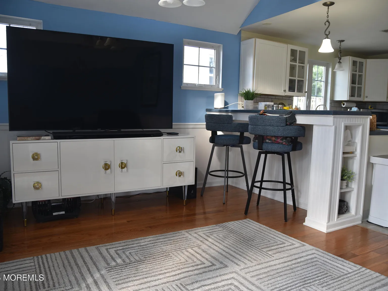 2 bed, 720 sqft, $2,700 — Photo 4