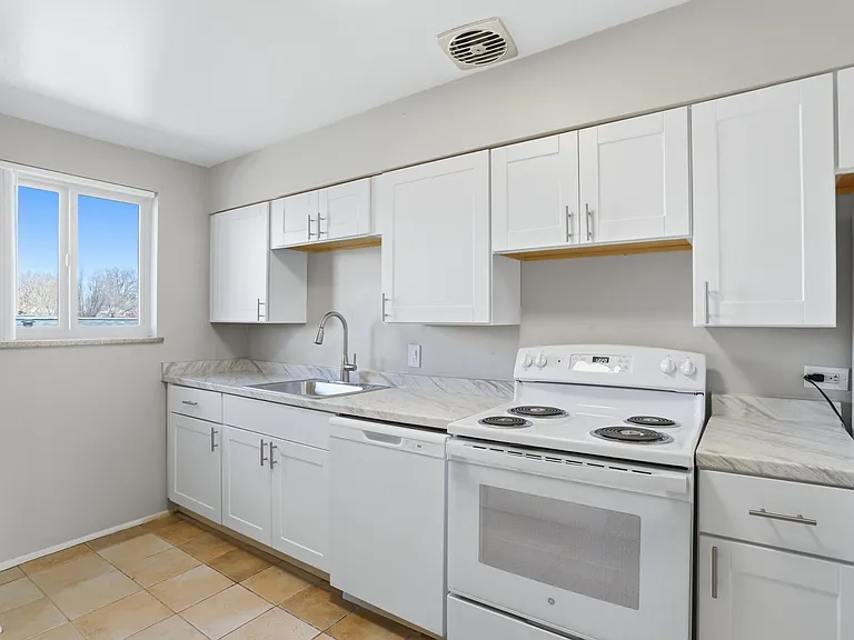1557 S Ash Street — Photo 31