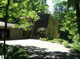 6600 Franklin Woods Dr, Traverse City, MI 49686
